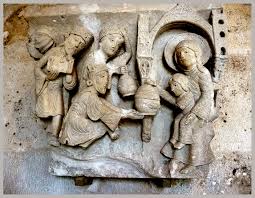 Capitel de la adoración de los Reyes Magos de Gislebertus, catedral de San Lázaro de Autun, Borgoña, Francia.